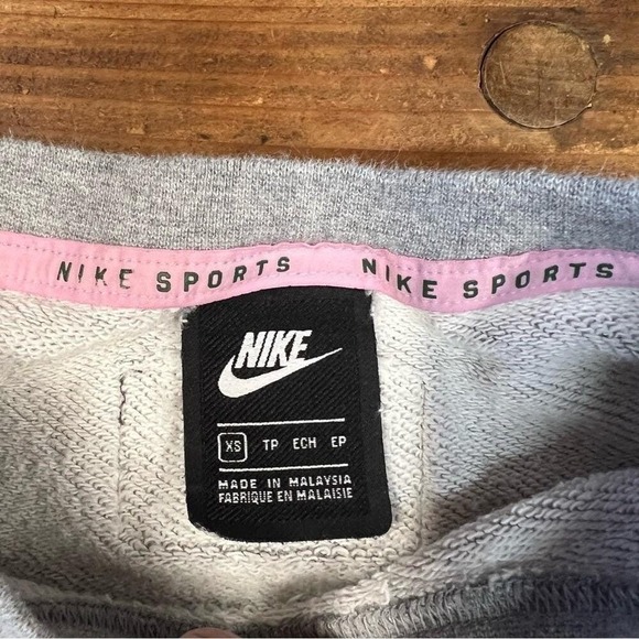 Nike Sportswear Gray Oversized Logo Sweatshirt Women's Crewneck Pullover XS - Picture 7 of 10